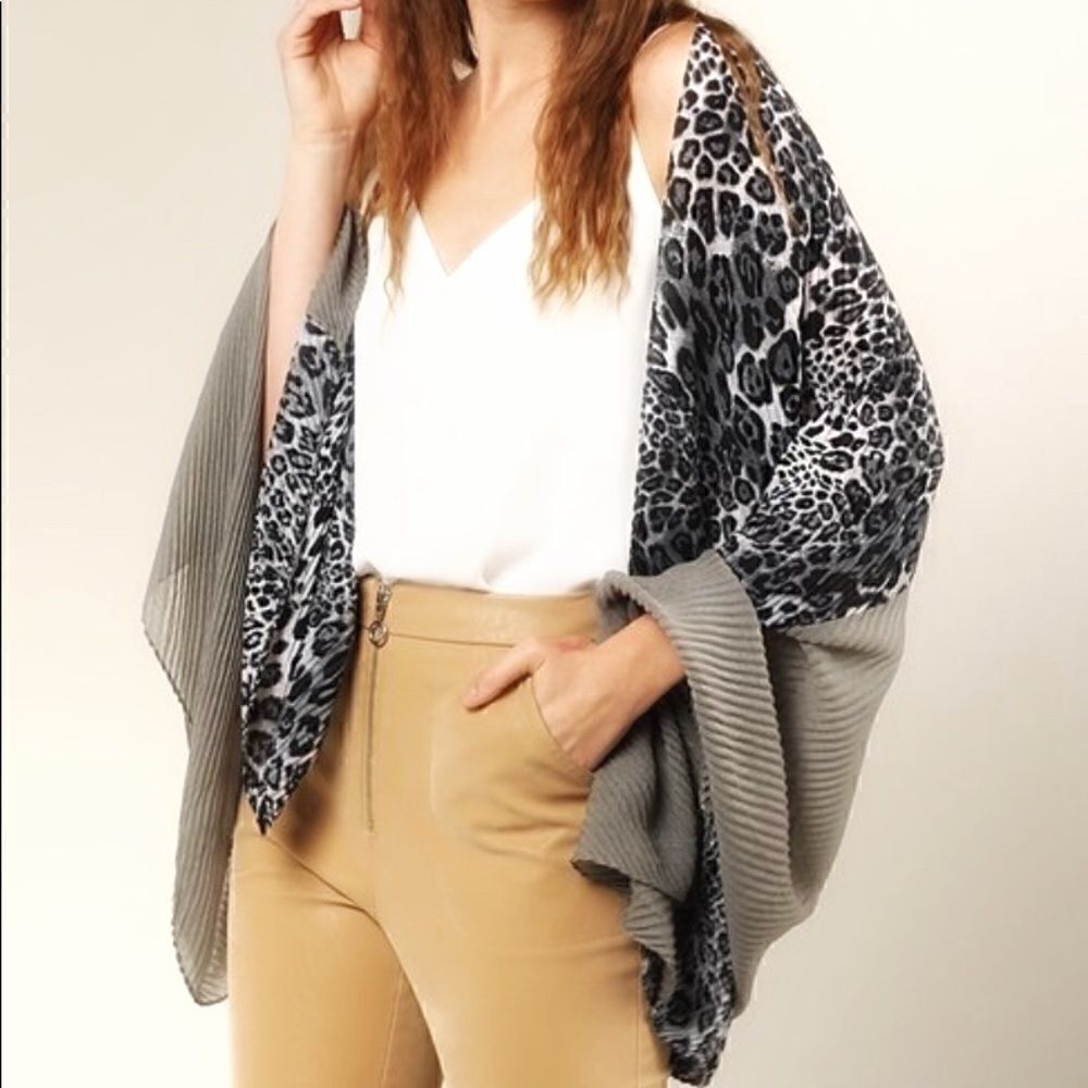 Grey Leopard Print & Solid Pleated Versatile Long Scarf - Picture 3 of 11
